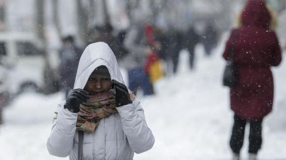 BUCUREŞTI. Ninsorile încetează, temperaturile scad dramatic. Ce ne aşteaptă în weekend