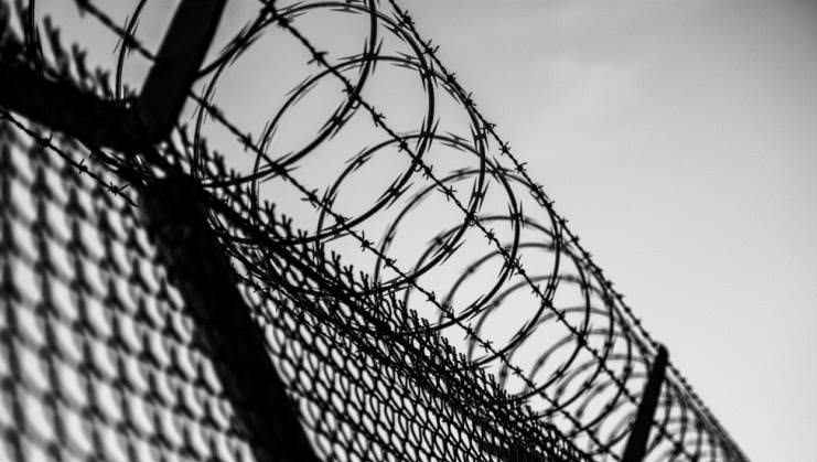 Măsuri de protecție împotriva migranților. Sârmă ghimpată la frontieră