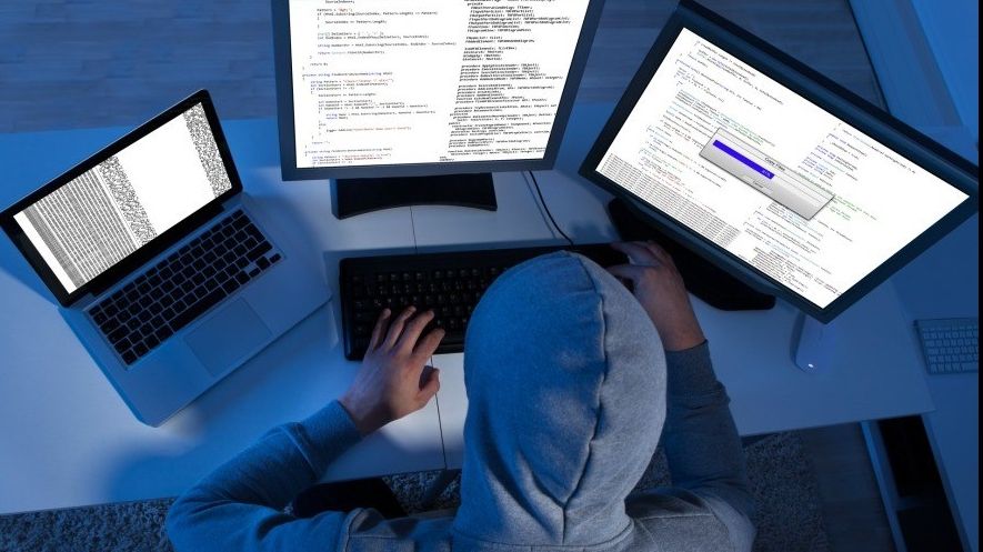 DIICOT a reținut 12 hackeri, după ce a audiat 93 de persoane, în Vâlcea