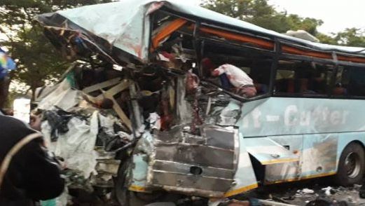 Accident îngrozitor, cu 47 de morţi. Două autobuze s-au ciocnit frontal 