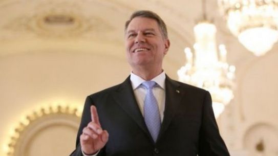 Iohannis se pregăteşte de consultări cu partidele politice, la Cotroceni