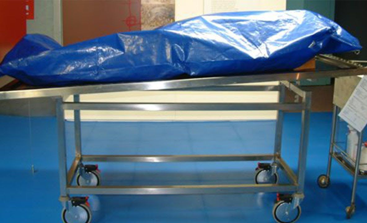 Descoperire macabră la Constanţa: Cadavrul unui bărbat, într-un fost bazin de înot