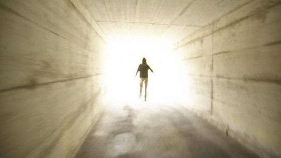 Ce se întâmplă înainte de a muri? Cum "trăieşte" omul moartea