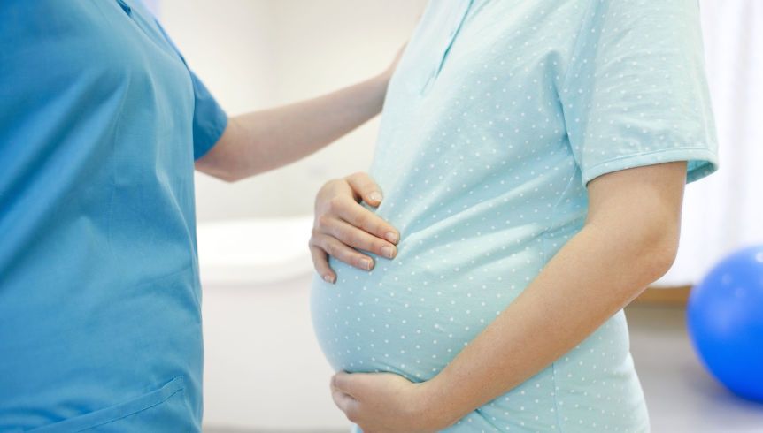 Senatul a respins înfiinţarea Colegiului Naţional al Moaşelor