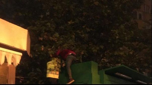 Robert Negoiță ridică chioșcuri de ziare, "noaptea ca hoții"