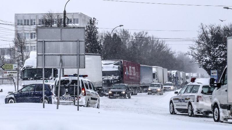 Ninsoarea a răvășit România. Ce fac autoritățile