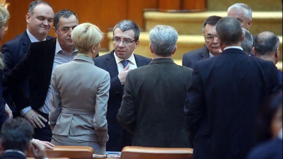 Întâlnire de taină a Opoziției. Guvernul, luat în colimator