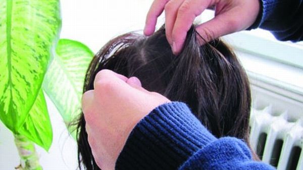 An Centenar, probleme seculare: cazuri de păduchi în şcolile din Capitală