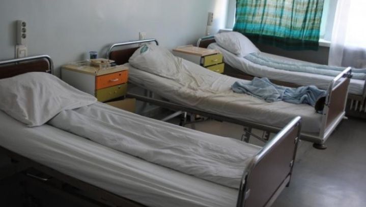 Imagini dezolante din secţia TBC a spitalului din Focşani: igrasie, saltele pătate de sânge