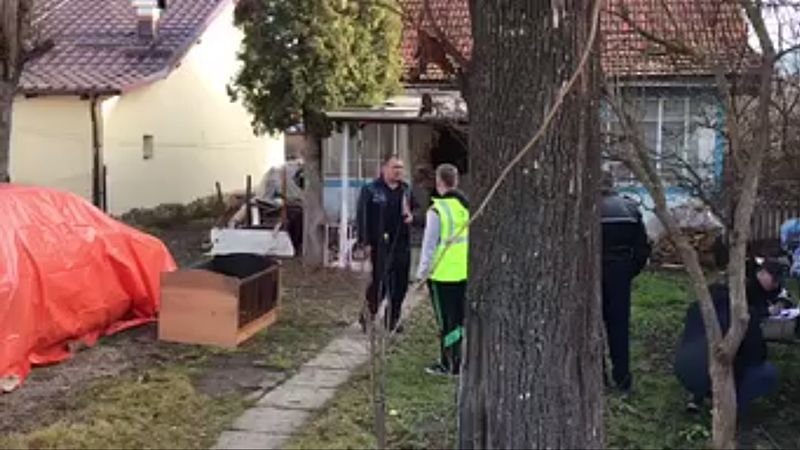 Un bebeluș a murit ars de viu la Vatra Dornei, de la jarul pus în pătuț de fratele de doi ani