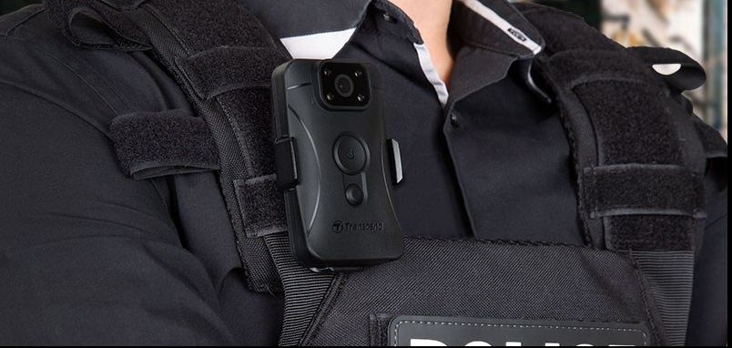 Polițiștii locali din Bârlad, dotați cu „body cam”: discuțiile cu cetățenii vor fi înregistrate