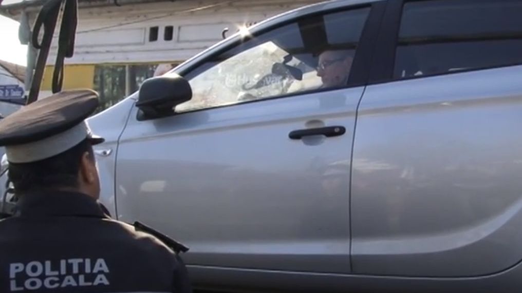 DETERMINARE. Un severinean s-a ținut de mașina ridicată de ”hingheri” până a primit-o înapoi