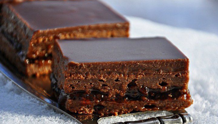 Prăjitură absolut delicioasă din numai două ingrediente. Reţeta pas cu pas 