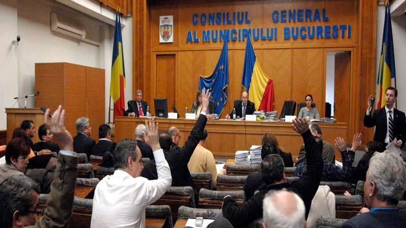 Un consilier din Primărie acuză: Firea a luat bani de la spitale, ca să-i dea la Biserică