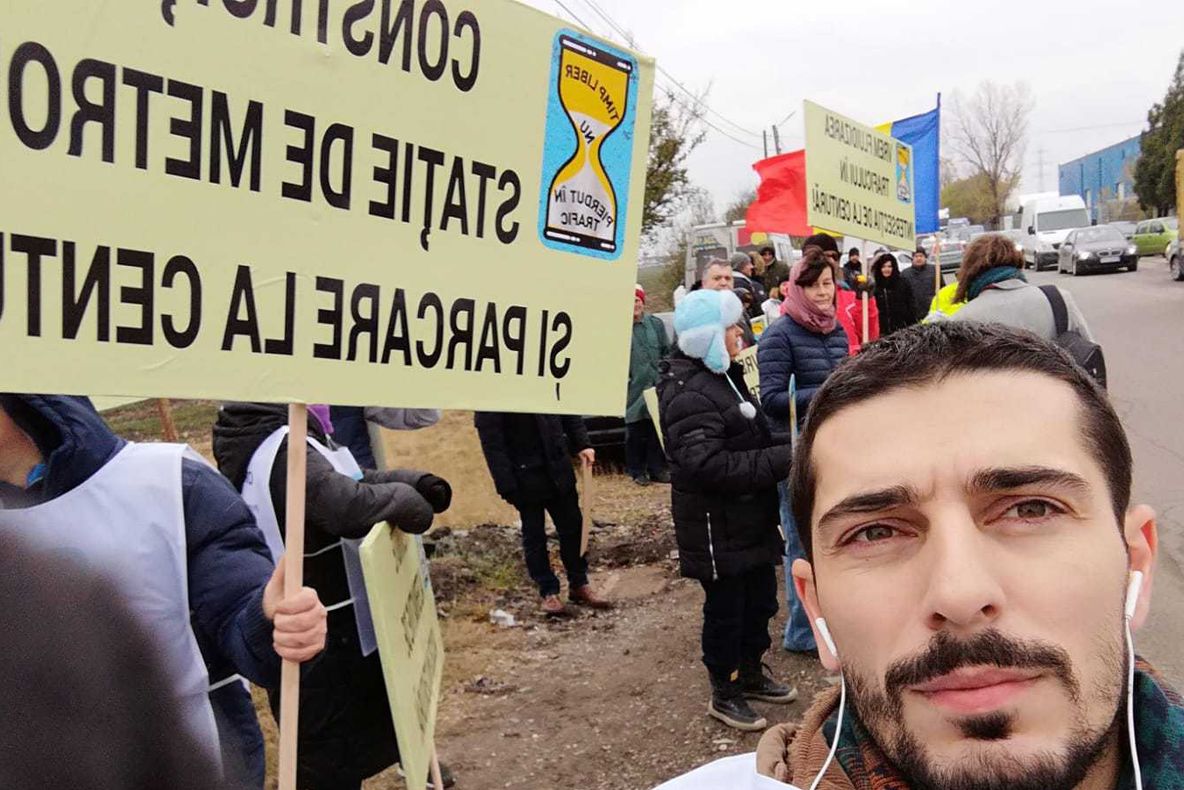 Aglomeraţia de pe Centura Capitalei scoate oamenii în stradă. Peste 100 de persoane protestează