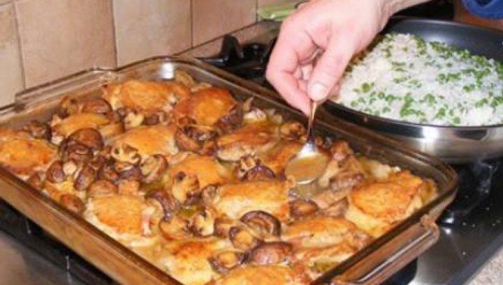 Aşa faci cele mai bune pulpe de pui la cuptor, în 30 de minute! Ingredientul care face diferenţa