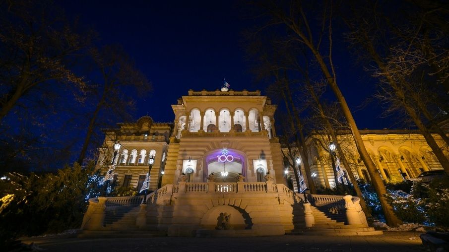 Palatul Cotroceni, iluminat în turcoaz pentru a marca Ziua Internațională de Conștientizare a Bolii Batten
