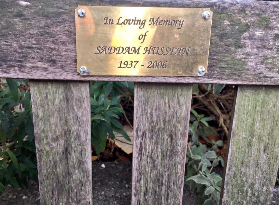 Apariţie şocantă la Londra, în memmoria lui Saddam Hussein 