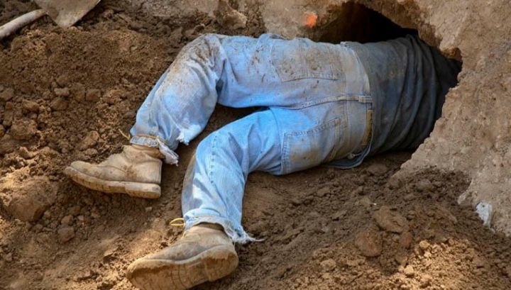 A început să-şi renoveze casa, dar, când a dărâmat un perete, a îngheţat! Ce era în spate 