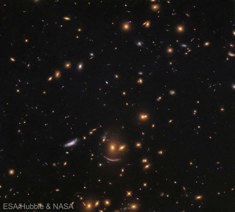 Spaţiul ne... zâmbeşte! Imagini surprinzătoare realizate de telescopul Hubble