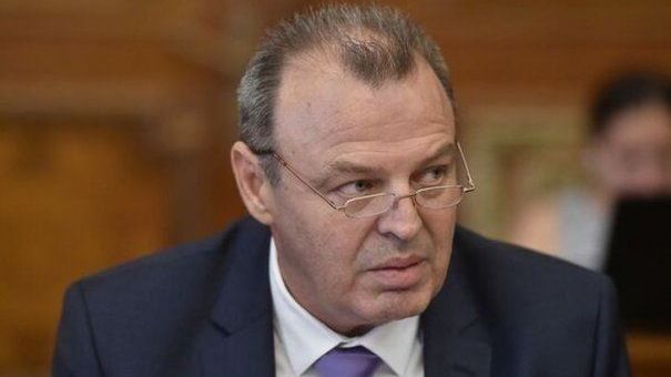 Transportatorii rutieri îi cer lui Iohannis să semneze mai repede demisia lui Șova