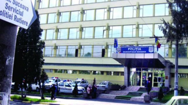 Le-a cerut poliţiştilor să îl sune pe iubitul ei ca să o ceară de soție. Ce-a urmat