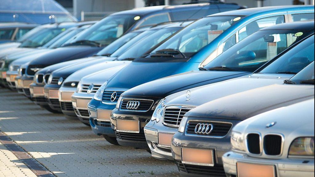 Iohannis a promulgat o lege importantă. Posesorii de mașini vor fi cei mai fericiți