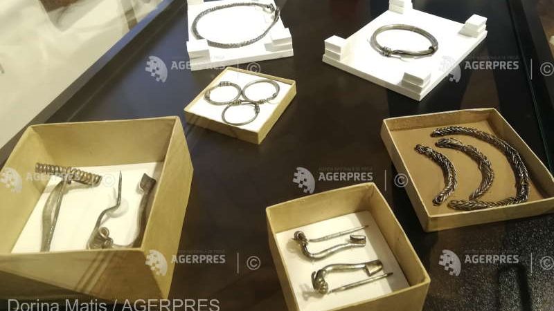 Un important tezaur din perioada dacică, descoperit în comuna Ernei