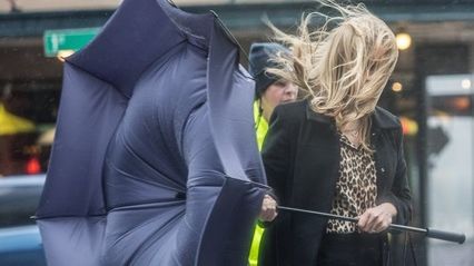 ALERTĂ METEO de fenomene EXTREME imediate. Cod GALBEN de vijelii