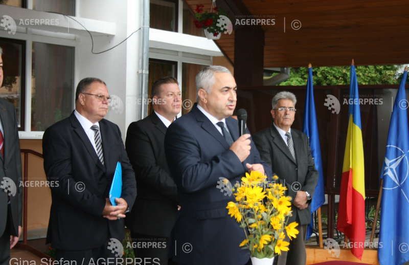 Valentin Popa s-a încurcat şi în cifre, salariul din învăţământ n-a crescut aşa cum s-a lăudat el 