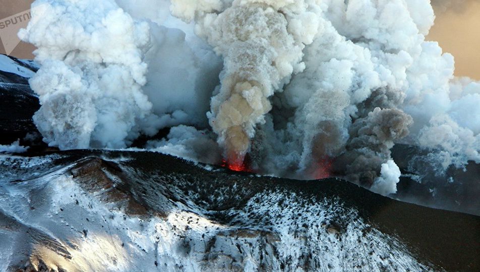 Evenimente neobișnuite. Încă un vulcan s-a trezit la viață la final de an