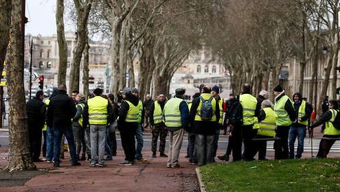 FRANȚA. Un nou protest al vestelor galbene, cu mobilizare redusă: un om a murit
