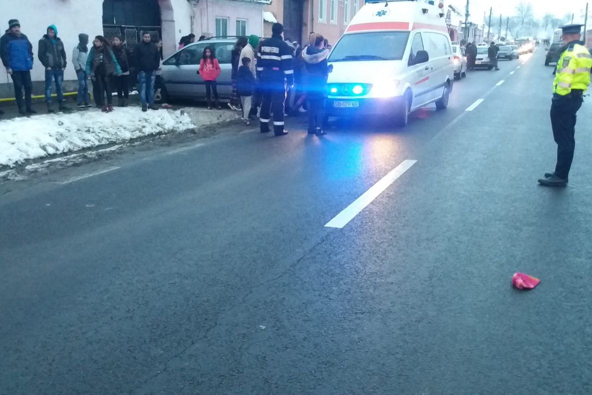 Realitatea de Sibiu:  O fetiță de 8 ani a murit, după ce a fost lovită de o mașină