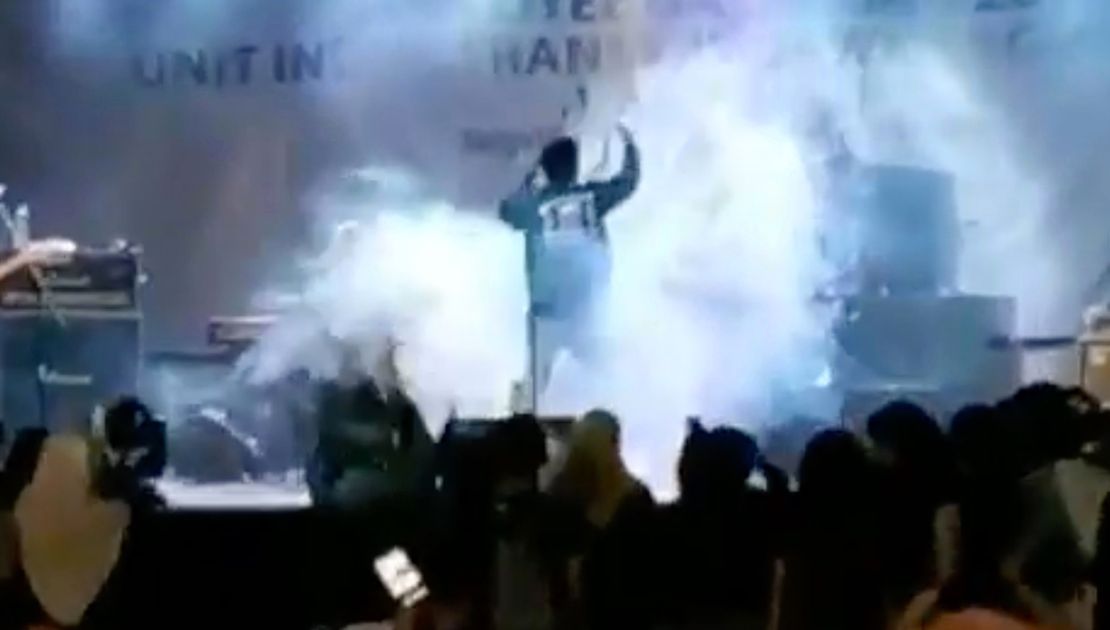Indonezia: Membrii unei formaţii care susţinea un concert şi spectatori, măturaţi de tsunami
