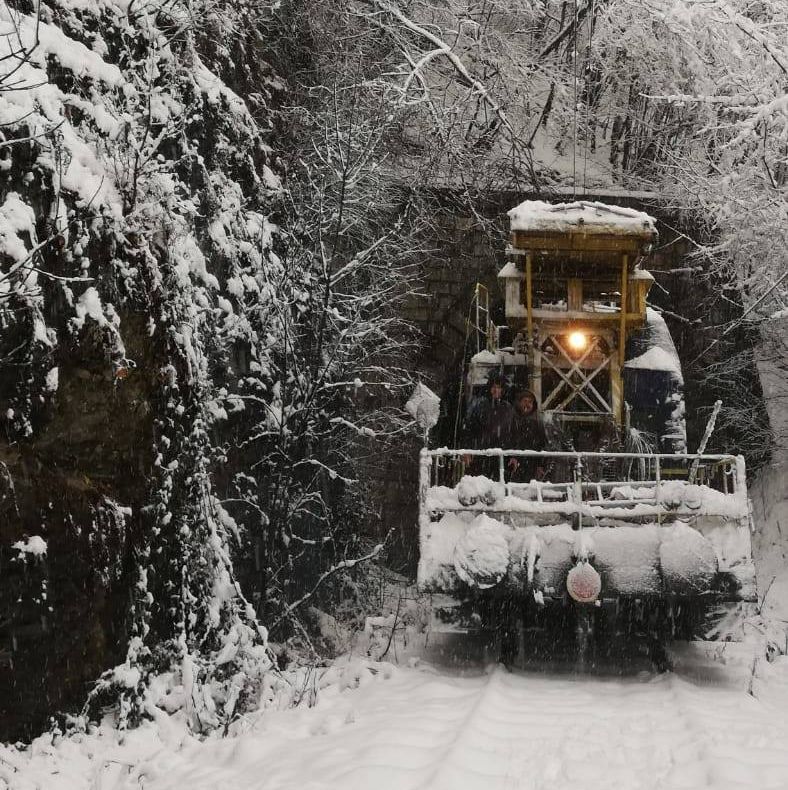 Haos pe căile ferate, sute de călători au stat ore întregi în trenuri (ÎNTÂRZIERILE ÎN TIMP REAL)