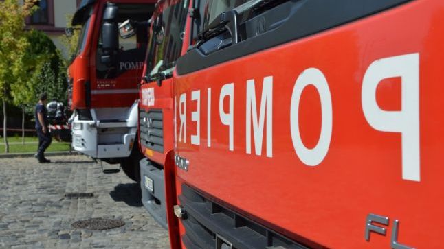 Un bărbat din Botoşani a murit într-un incendiu provocat de o sobă supraîncălzită