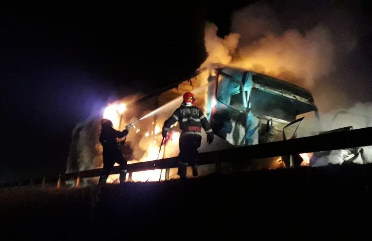 Mașini în flăcări pe DN 19. O persoană a murit carbonizată(Imagini șocante)