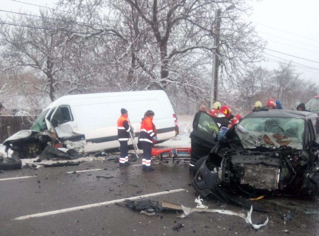 Accident cu cinci răniţi şi trafic blocat pe E85, în judeţul Vrancea (VIDEO)