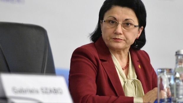 Ministrul Educației visează la tabla inteligentă și laptop în fiecare bancă