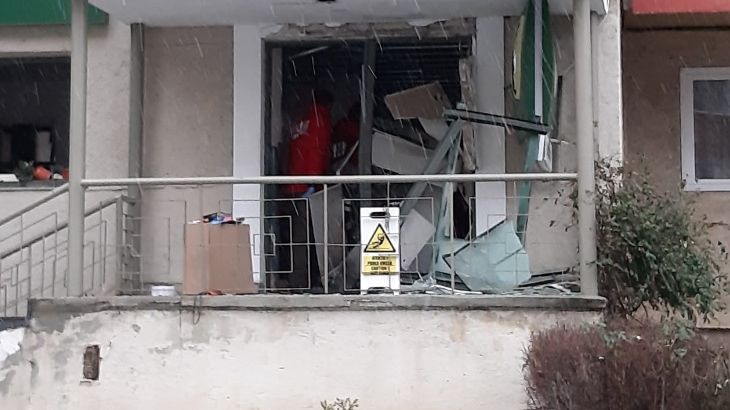 Jaf ca-n filme, la Brașov. Un BANCOMAT a fost aruncat în aer. Câți bani erau în aparat?