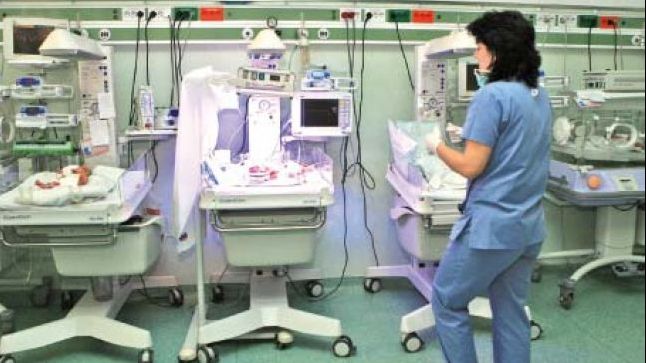 Nașterea prin cezariană, singura șansă la viață a bebelușilor ale căror mame au Covid-19