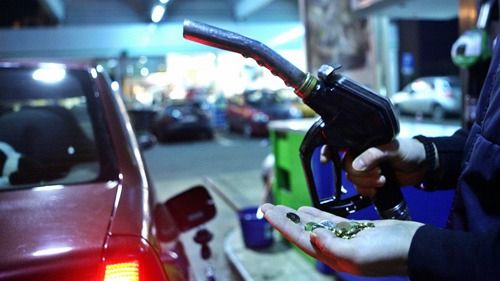 Prețurile carburanților la benzinăriile din București au sărit din nou cu 9 bani peste noapte