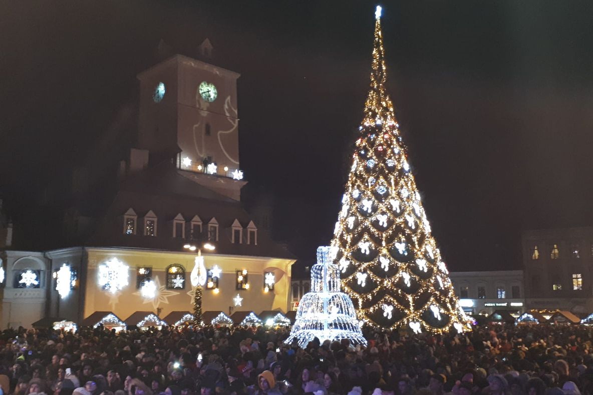 Brașovul a intrat în atmosfera sărbătorilor de iarnă GALERIE FOTO