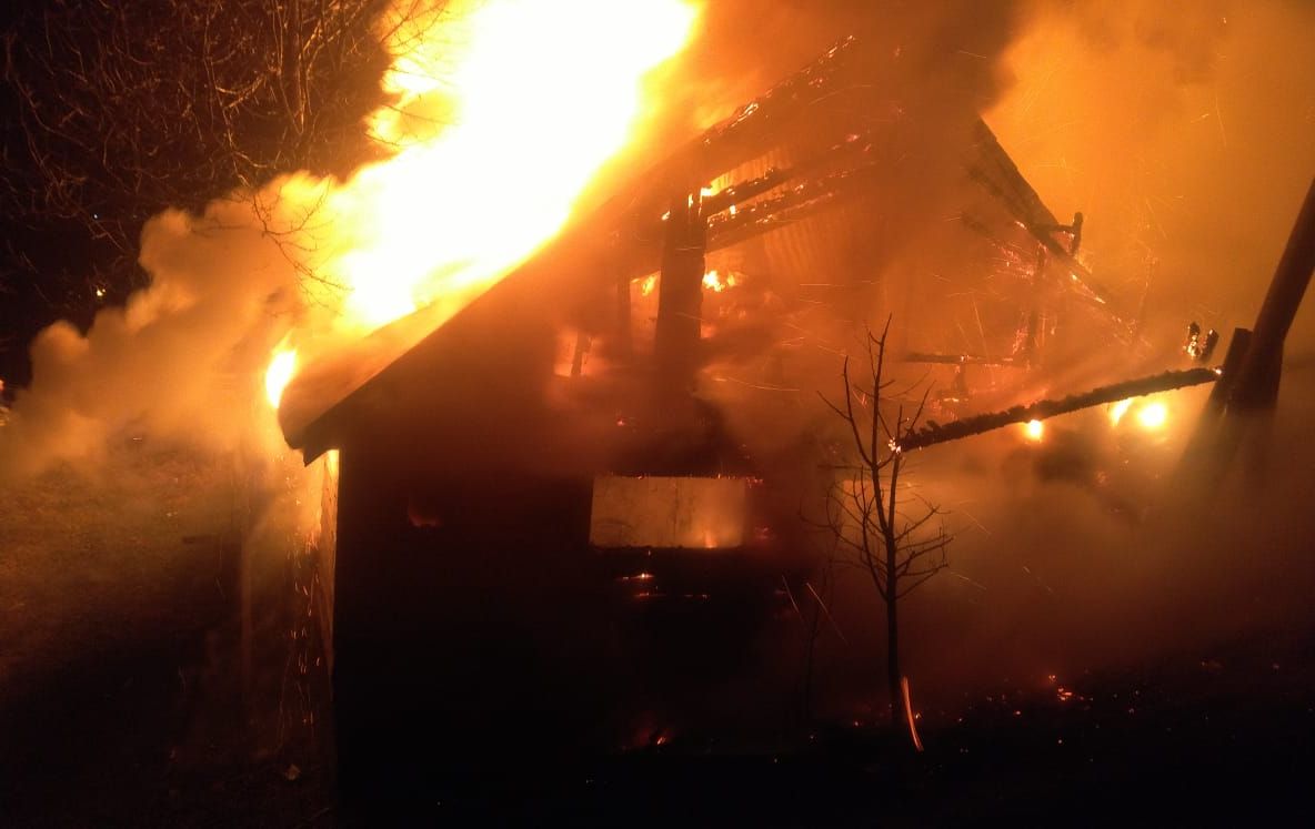 Cabană din Bran, distrusă de flăcări