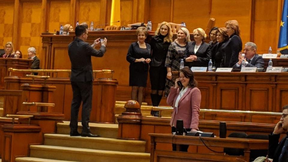 Viorica Dăncilă, ipostază uluitoare în Parlament, ”în timp ce economia arde”
