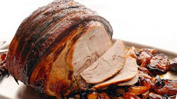 Cel mai simplu truc pentru o friptură fragedă de porc: Pur şi simplu se topeşte în gură!