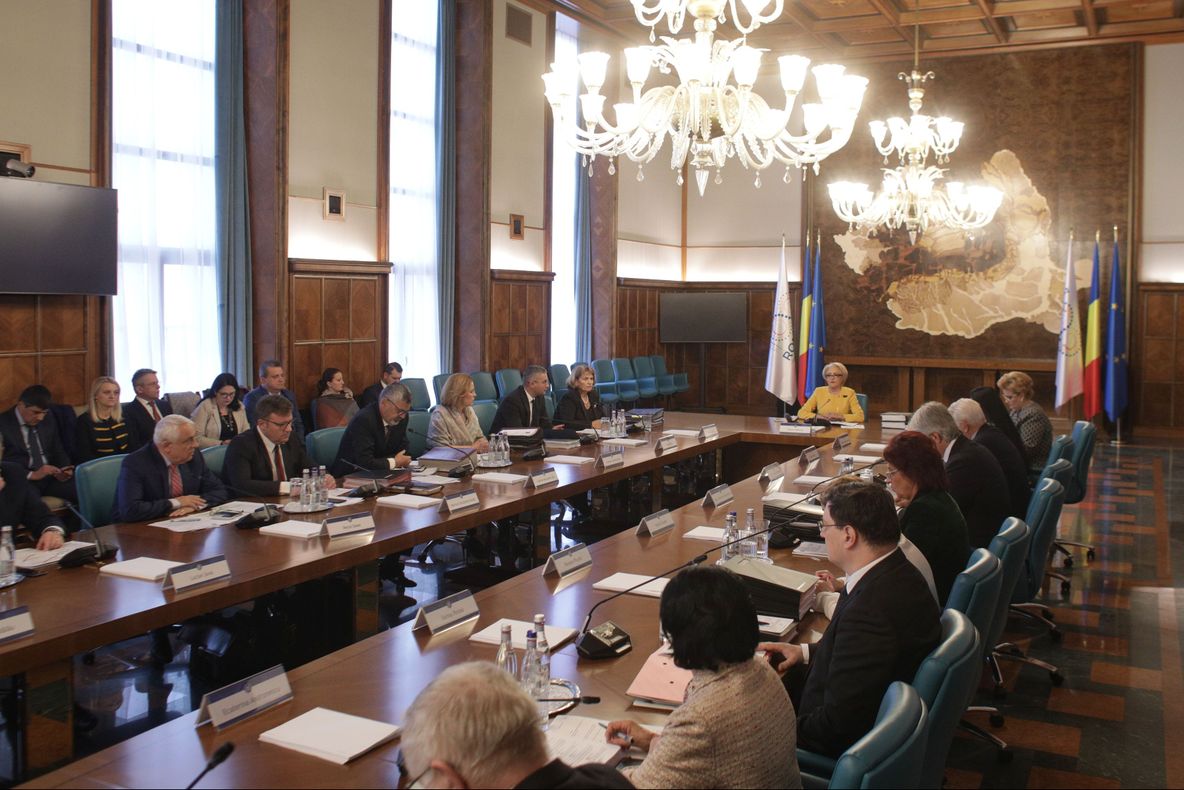 Dăncilă prinde curaj: l-a reclamat pe Iohannis la CCR 