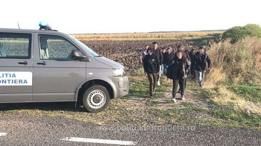 Grup de migranți oprit la granița cu Serbia in ziua de Crăciun. Surpriza polițiștilor de frontieră 