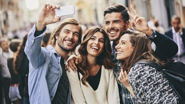 Cele trei calități pe care tinerii din generațiile Y și Z le caută la partenerii de cuplu