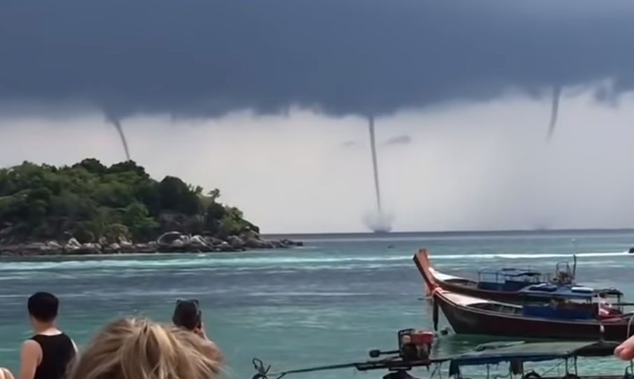 Imagini rare pe o plajă din Thailanda 